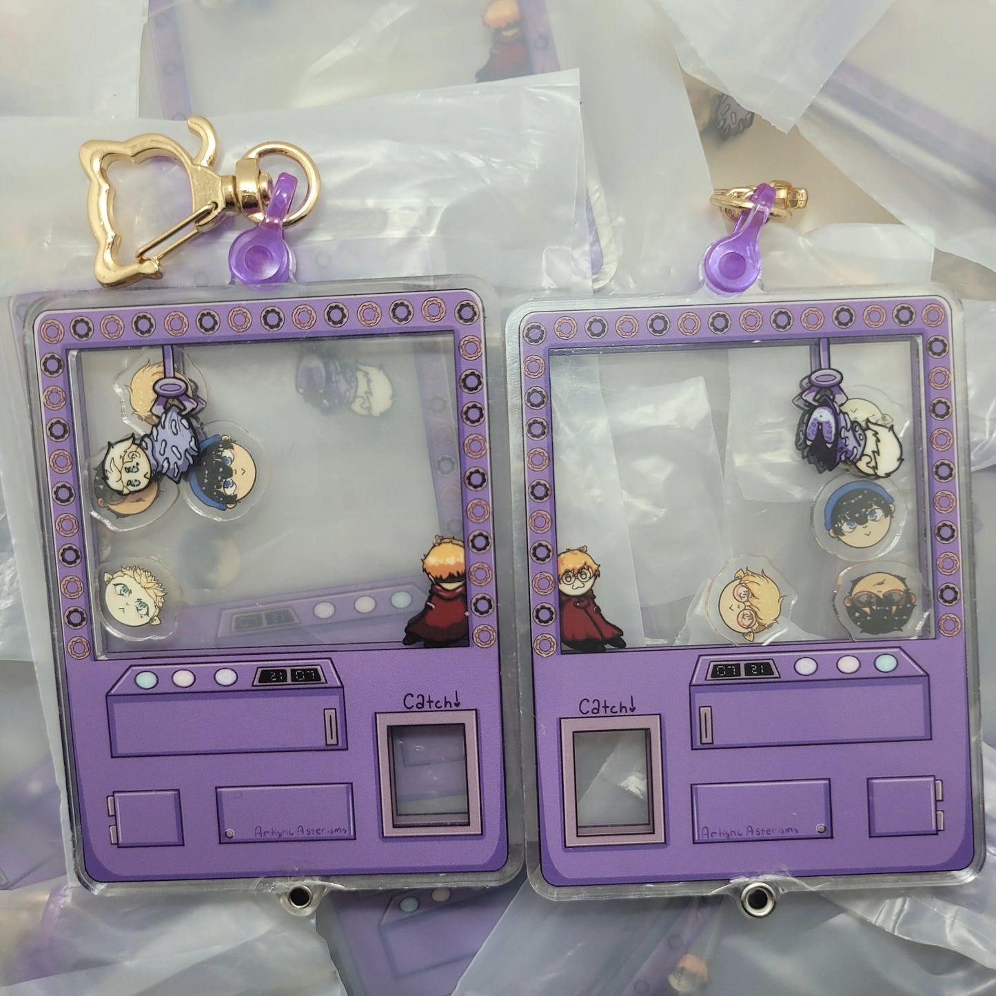 Trigun Claw Machine Openable Shaker Charm
